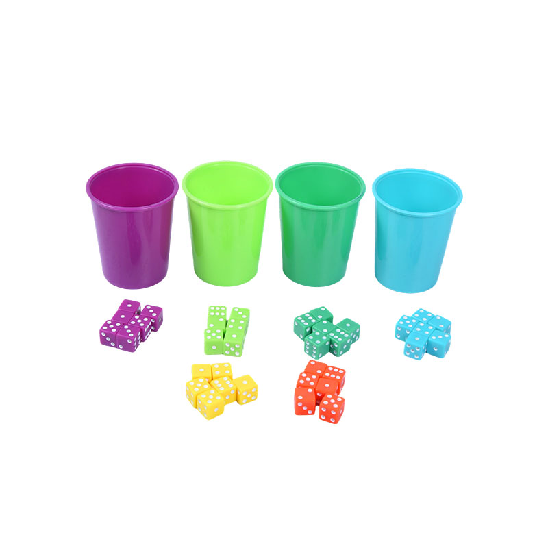 カラフルなプラスチックのカップとサイコロのセット - 活気のあるパーティーやゲームセット